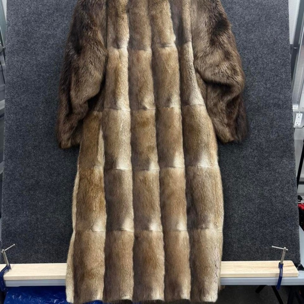 Vintage 1960s full-length Canadian beaver fur coat with rich natural striping - Picture 6 of 8